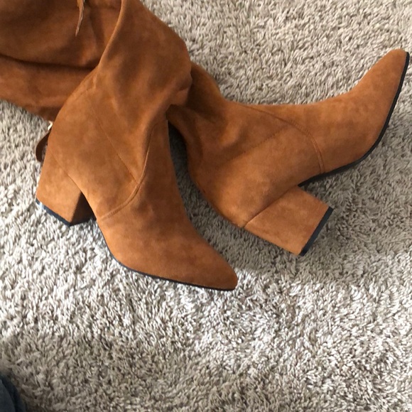 Goodnight macaroon Gorgeous OTK brown suede boots!